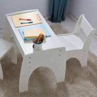 Petite table réglable blanche avec une chaise pour bébé