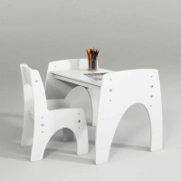 Petite table réglable blanche avec une chaise pour bébé