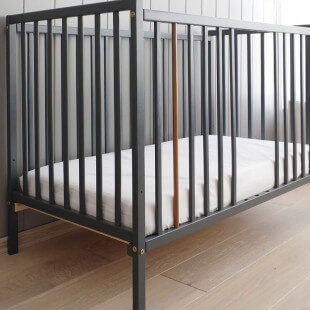 Lit bébé Stardust Cot anthracite 120x60 en bois